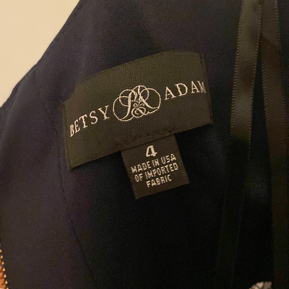 Stunning Betsy and Adam gown - Picture 3 of 5